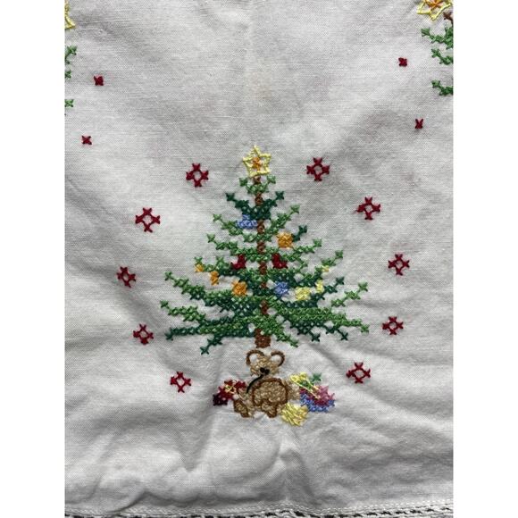 Christmas Table Runner Cross Stitch Embroidered Trees Teddy Bear Lace Trim White - Picture 2 of 14